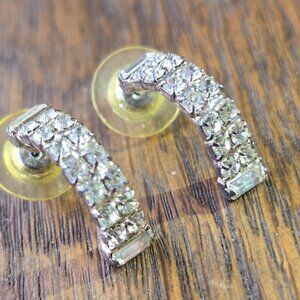 Curved crystal earrings